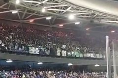 Η είσοδος των τερματοφυλάκων του Παναθηναϊκού και οι οπαδοί των Πρασίνων