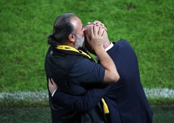 Η αγκαλιά Ηλιοπούλου - Νίκολιτς μετά την ιστορική εξάρα της ΑΕΚ (pic)