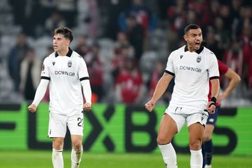 Ο Νίκος Σαββίδης κατέβηκε στα αποδυτήρια για συγχαρητήρια μετά τη νίκη του ΠΑΟΚ επί της Λιλ (pics)