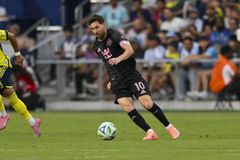 Ο Μέσι υπέγραψε το νέο του συμβόλαιο με την Ίντερ Μαϊάμι στο υπό κατασκευή γήπεδό της! (vid)