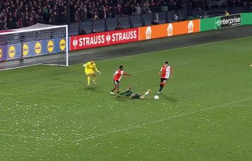 Το πέναλτι που ζήτησε ο Σβιντέρσκι πριν το γκολ της Φέγενορντ