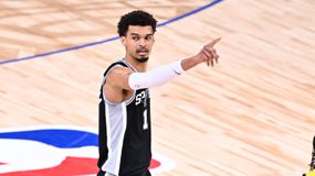 Επίδειξη δύναμης από Γουεμπανιάμα με 40 πόντους, «σκόρπισαν» τους Μάβερικς οι Σπερς