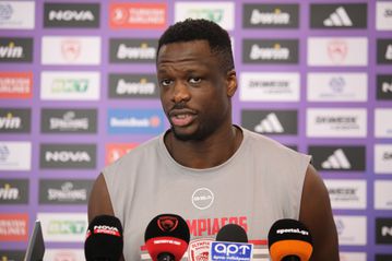 Φαλ: «Θα είμαι πιο φρέσκος με την επιστροφή Μιλουτίνοφ, όμως δεν μου είχαν λείψει οι προπονήσεις μαζί του» (vid)