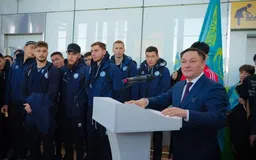 Υποδοχή ηρώων στο Καζακστάν παρά τον αποκλεισμό στα προκριματικά του Euro: Παρουσία υπουργού η επιστροφή της ομάδας (gallery)