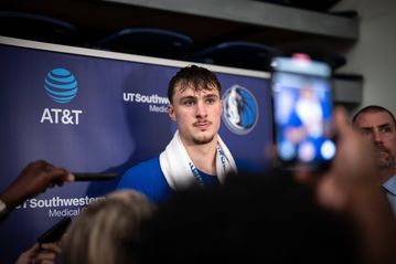 O Κούπερ Φλαγκ ακολουθεί τα βήματα των Κόμπι και ΛεΜπρόν