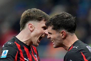 To Derby della Madonnina βάφτηκε ροσονέρι με πρωταγωνιστές Πούλισικ & Μενιάν