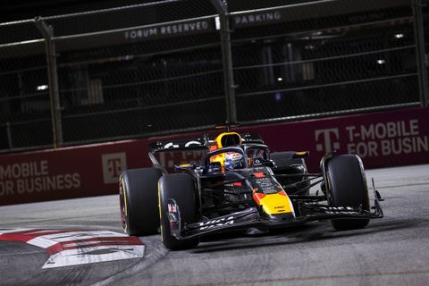 Ο Φερστάπεν διατήρησε ζωντανή την ελπίδα για τον τίτλο με εμφατική νίκη στο Λας Βέγκας