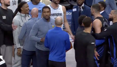 Λεκτική διαμάχη μεταξύ Μοράντ και Τόμπσον στο Μάβερικς - Γκρίζλις (vid)