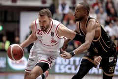 «Λύγισε» από τη Τριέστε η Αρμάνι Μιλάνο