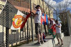 Γιατί φίλοι της Μάντσεστερ Γιουνάιτεντ βρίσκονται στον Βόλο και θα δουν το ματς με τον Λεβαδειακό (pics)