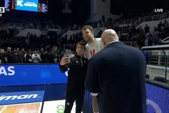 Φωτογραφήθηκε με νεαρό φίλο του ΠΑΟΚ ο Βεζένκοφ