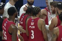 Οι παίκτες του Ολυμπιακού αποθέωσαν τον Σέιμπεν Λι