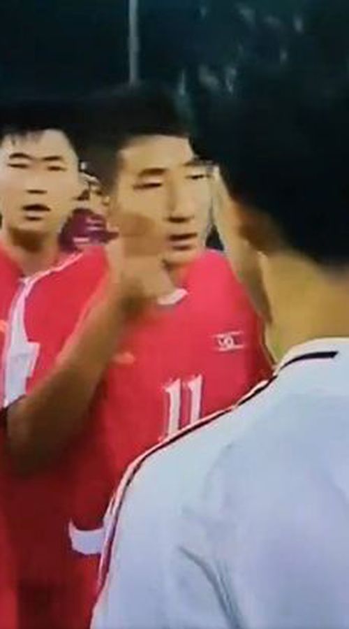 Απίστευτες σκηνές με Βορειοκορεάτες ποδοσφαιριστές να γρονθοκοπούν Ιάπωνες αντιπάλους