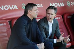 Η βόλτα του Κορόνα στο γήπεδο των Σερρών