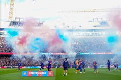 Η ιστορική στιγμή που το Καμπ Νου ανοίγει ξανά τις πύλες του για τους φίλους της Μπαρτσελόνα (vid)