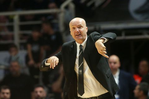 Ζντοβτς: «Ήταν ένα καλό μάθημα η ήττα από τον Ολυμπιακό» (vid)