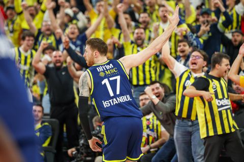 Πέρασε το εμπόδιο της Μπούρσασπορ η Φενέρμπαχτσε με φουλ... rotation