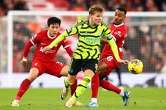 Χωρίς νικητή η ματσάρα του «Άνφιλντ», μόνη στην κορυφή η Άρσεναλ