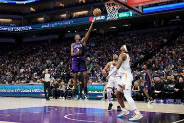 Με «τριπλό» Σαμπόνις και ηγετικό Φοξ οι Κινγκς «λύγισαν» τους Σανς - Τι έκανε ο Βεζένκοφ