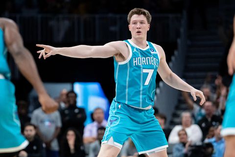 Ιστορικό επίτευγμα από τον Κνούπελ – πρώτος στα 100 τρίποντα