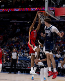 Οι Πέλικανς λύγισαν τους Μάβερικς παρά την 35αρα του Ντέιβις