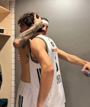 Ο Τζέντι Όσμαν αποθεώθηκε στα αποδυτήρια του Παναθηναϊκού (vid)