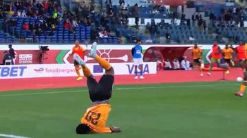 Επικός πανηγυρισμός από τον Ντάκα: Πήγε για τούμπα και προσγειώθηκε με το πρόσωπο! (vid)