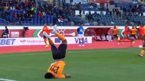 Επικός πανηγυρισμός από τον Ντάκα: Πήγε για τούμπα και προσγειώθηκε με το πρόσωπο! (vid)