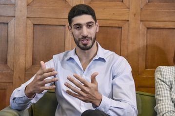 Ενές Καντέρ: «Αν συναντήσω ποτέ τον Ερντογάν θα τον φτύσω στη μούρη» (vids)