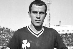 Οι παίκτες του Παναθηναϊκού τίμησαν τη μνήμη του Μίμη Δομάζου (pic)