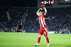 Κοιτάζει στα μάτια οποιονδήποτε αντίπαλο!