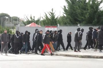 Από τον Παυλίδη μέχρι τον Μουρίνιο: Οπαδοί εισέβαλαν στο προπονητικό της Μπενφίκα και ζήτησαν εξηγήσεις από... όλους (Vid)