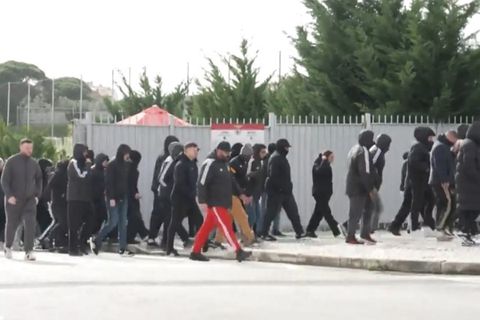 Από τον Παυλίδη μέχρι τον Μουρίνιο: Οπαδοί εισέβαλαν στο προπονητικό της Μπενφίκα και ζήτησαν εξηγήσεις από... όλους (Vid)