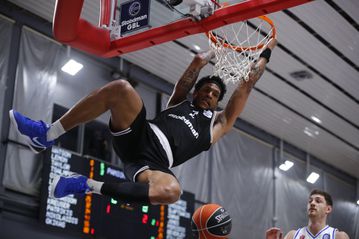 Σπουδαία νίκη του ΠΑΟΚ επί του Πανιωνίου σε ένα ματς για γερά νεύρα