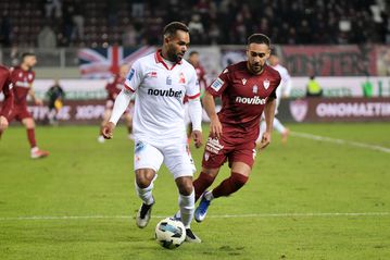 Απίθανο σκηνικό: Ο Δοϊρανλής προσπάθησε να «κλέψει» το... σκονάκι του Σαγάλ! (Vid)