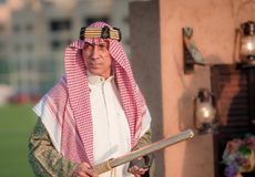 Γιώργος Δώνης: Φόρεσε κελεμπία για τον εορτασμό ίδρυσης της Σαουδικής Αραβίας!