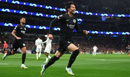 Η Ντόρτμουντ θέλει να «αρπάξει» ως ελεύθερους τους Καμάντα και Μπενσεμπαϊνί