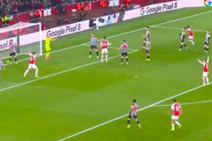 Η Άρσεναλ «πάτησε» τη Νιούκαστλ και παραμένει σε απόσταση αναπνοής από τη Λίβερπουλ