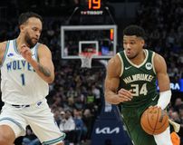 O «διπλός» Γιάννης... κατάπιε τους λύκους μέσα στη Μινεσότα!