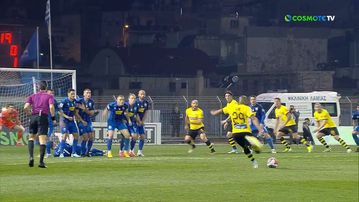 Ελάχιστα άουτ η καταπληκτική εκτέλεση φάουλ του Σιντιμπέ