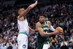 Η μεγάλη εμφάνιση του «διπλού» Γιάννη μέσα στη Μινεσότα (vid)