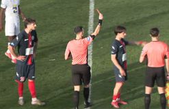 Παίκτης της Super League 2 χρεώθηκε με κόκκινη, συνέχισε να παίζει και μετά τιμωρήθηκε με τρεις αγωνιστικές! (vid)