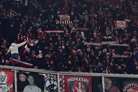 Χαμός στο Λεβερκούζεν από τους φίλους του Ολυμπιακού (vid)