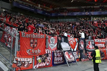 Η ερυθρόλευκη κερκίδα στη «μάχη» του Λεβερκούζεν (pics & video)