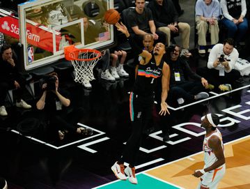 Ο... εξωγήινος Γουεμπανιαμά «εκτέλεσε» τους Πίστονς!