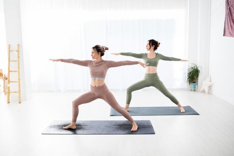 Yoga Stretches: Οι Καλύτερες Διατάσεις για Ευλυγισία, Αποκατάσταση και Ηρεμία