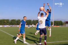 Παίκτης του Αλμωπού Αριδαίας πήγε να εμποδίσει το πλάγιο και... τραυματίστηκε (vid)