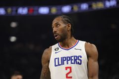 Απέρριψε το opt-out και ανανέωσε με τους Κλίπερς ο Λέοναρντ