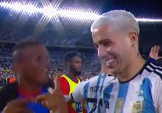 Τρεις παίκτες του Παναμά έπαιζαν «πέτρα, μολύβι, ψαλίδι, χαρτί» για τη φανέλα του Έντσο Φερνάντες (vid)