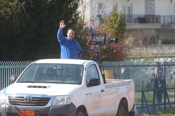 Πιο made in Greece περιστατικό στη Super League 2 δεν γίνεται: Η ΕΡΤ μετέδωσε τον αγώνα από ένα αυτοκίνητο (pic)